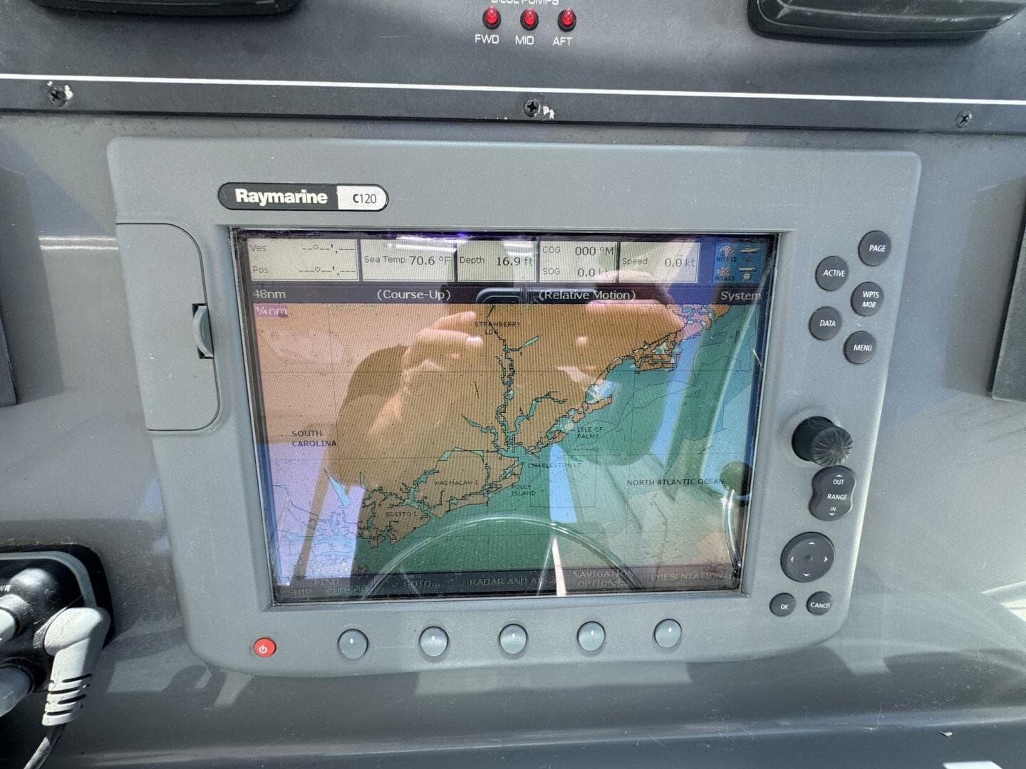 2005 Tiara Yachts 3200 Open — photo 46