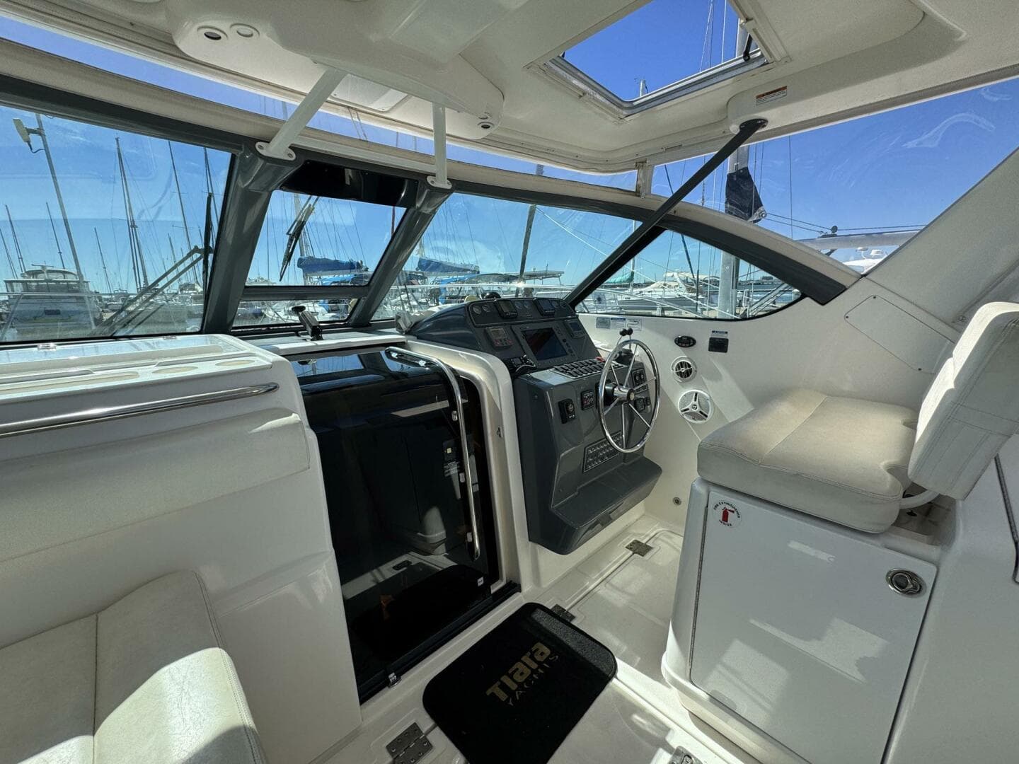 2005 Tiara Yachts 3200 Open — photo 26