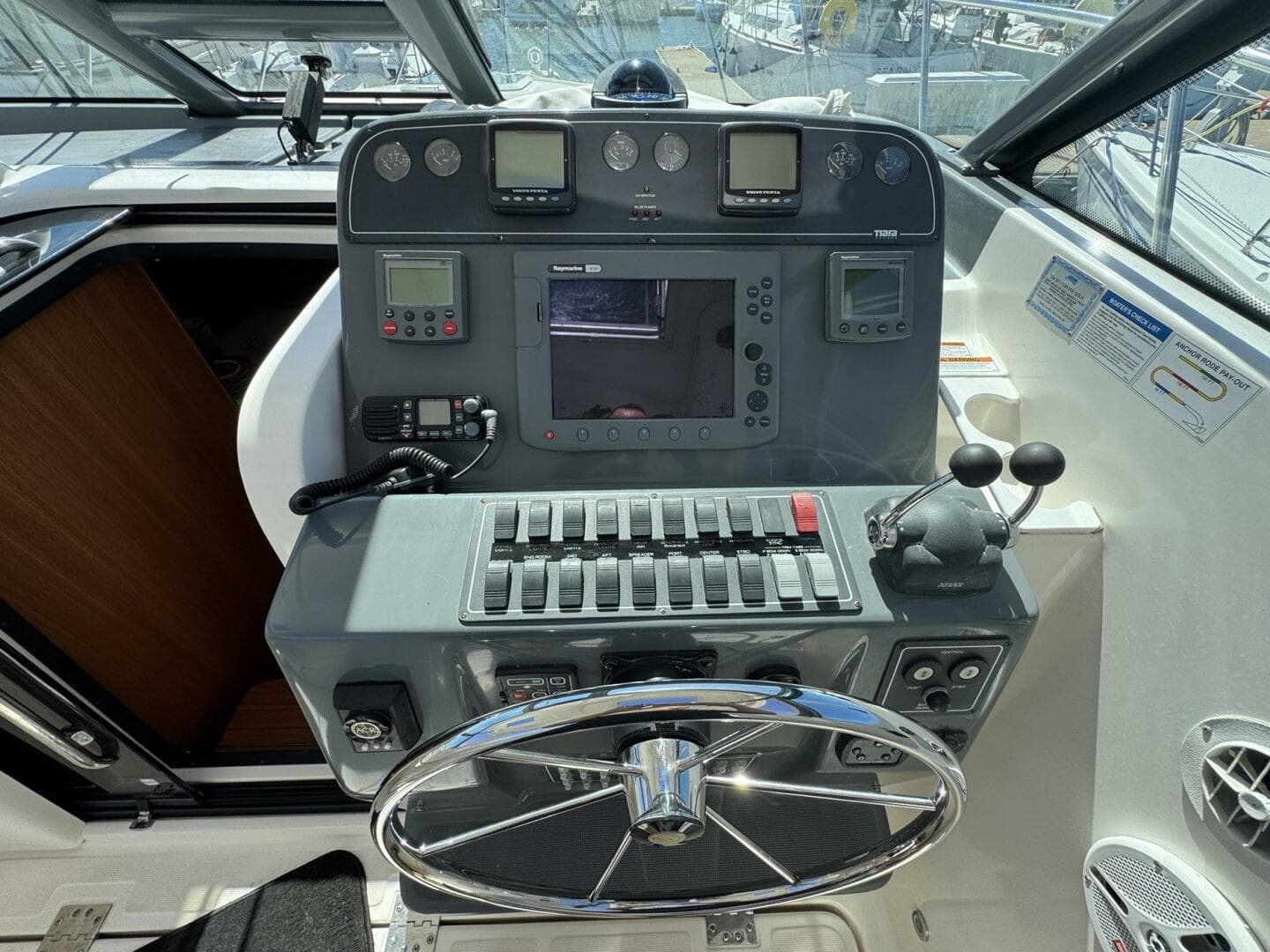 2005 Tiara Yachts 3200 Open — photo 30