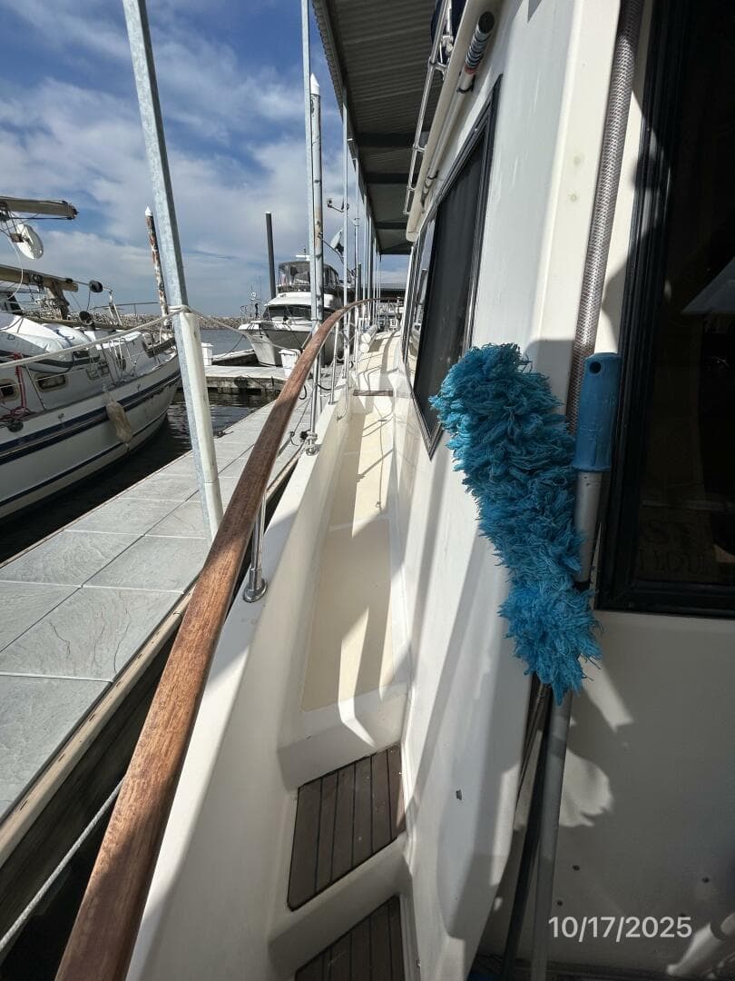 1989 Kha Shing 40 Sedan — photo 16