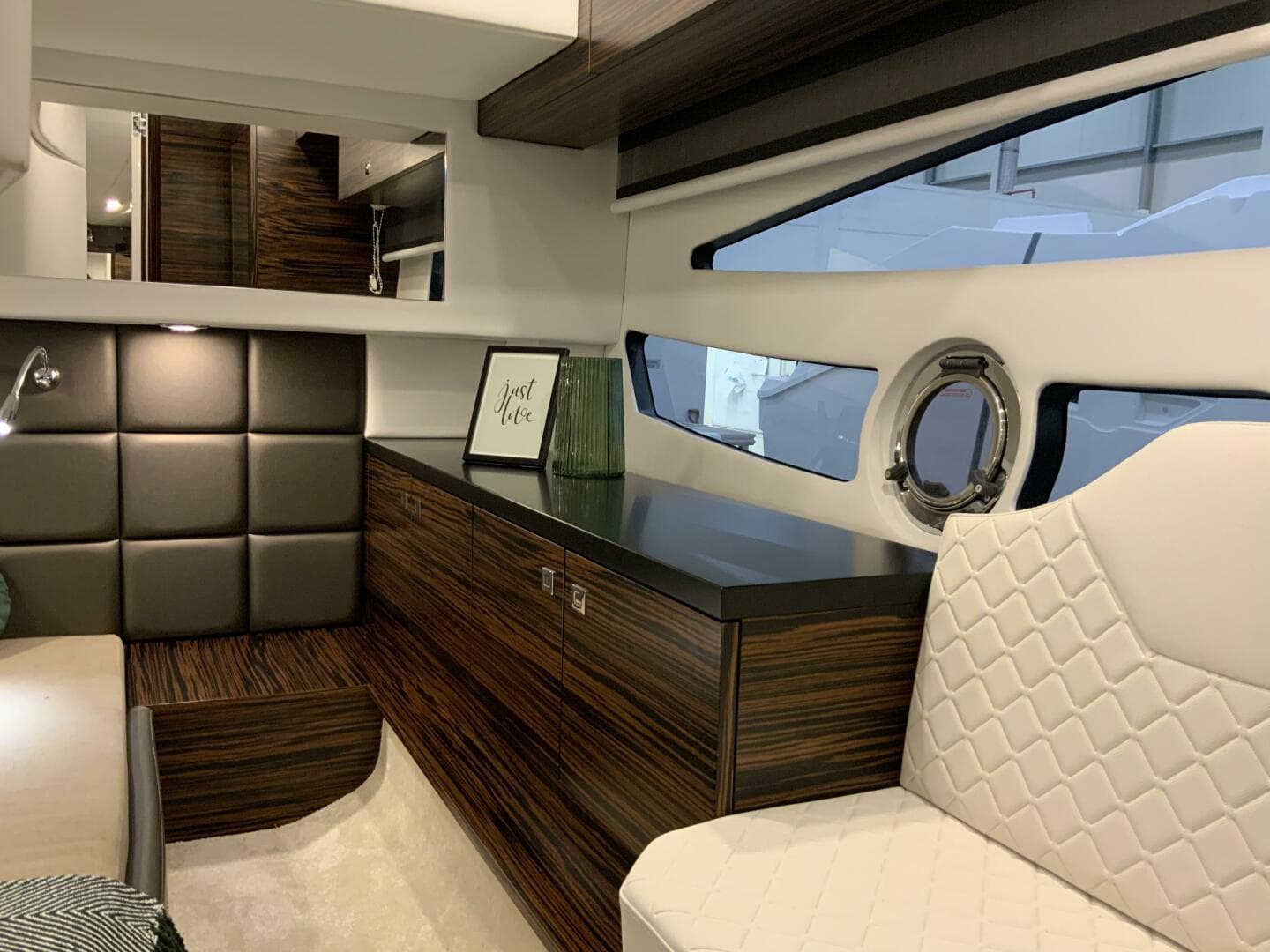 2026 Cobrey 33 HT — photo 9