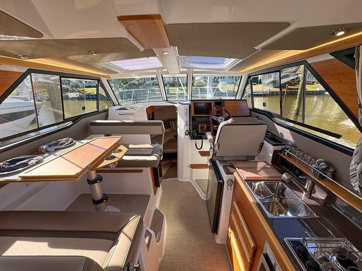 2022 Cutwater 288 C — photo 15