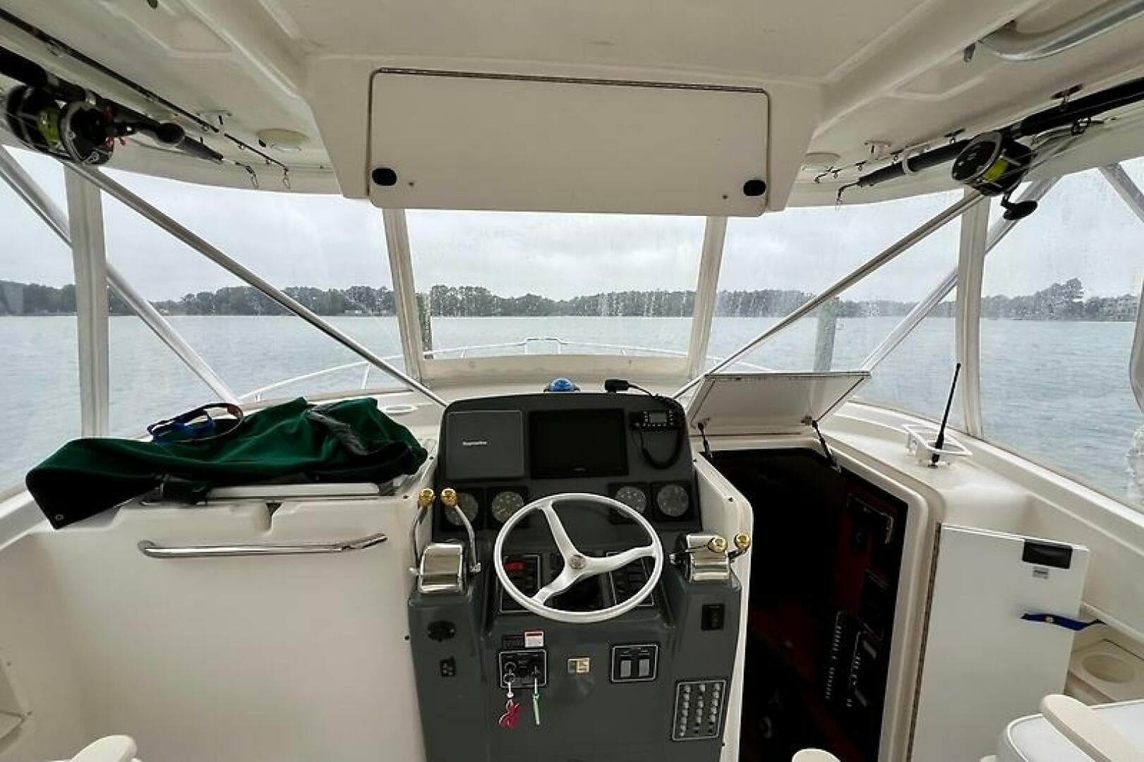 2001 Pursuit 3000 Offshore — photo 12