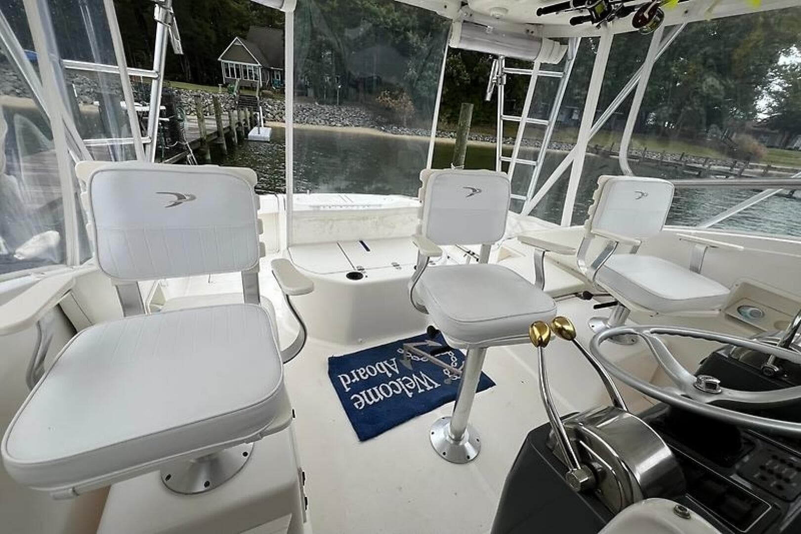 2001 Pursuit 3000 Offshore — photo 11