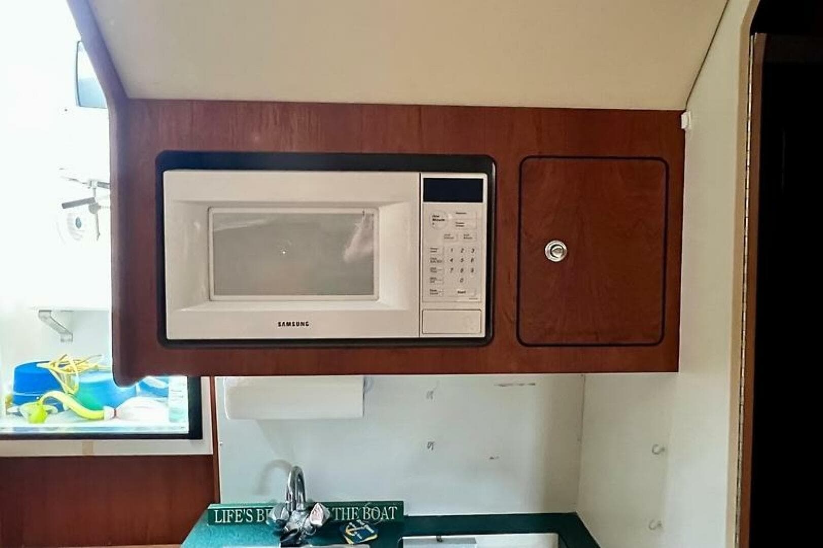 2001 Pursuit 3000 Offshore — photo 21