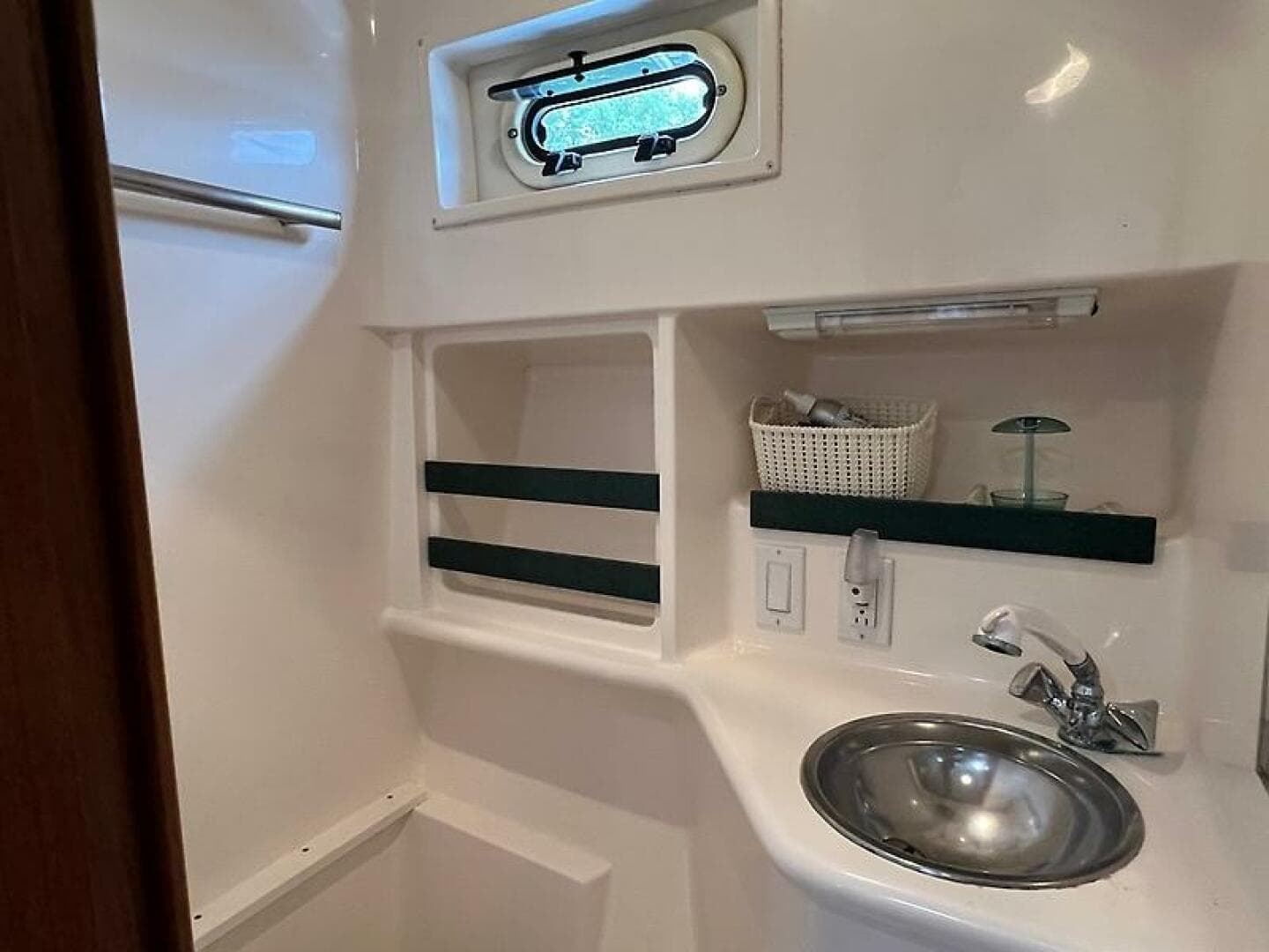 2001 Pursuit 3000 Offshore — photo 23