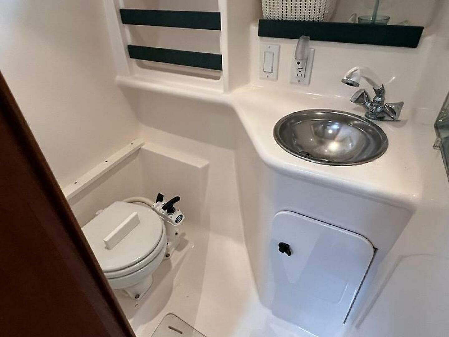 2001 Pursuit 3000 Offshore — photo 24