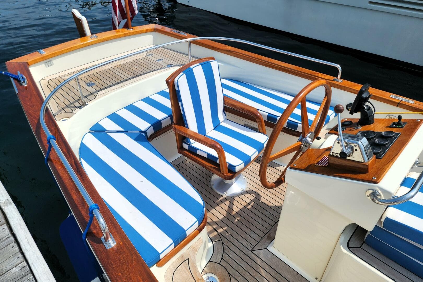 2007 Custom Flanders Bay 27 — photo 5