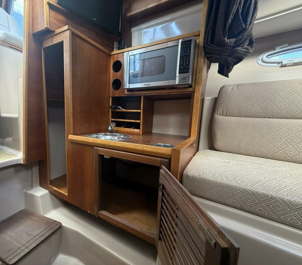 2012 Cutwater C-28 — photo 26