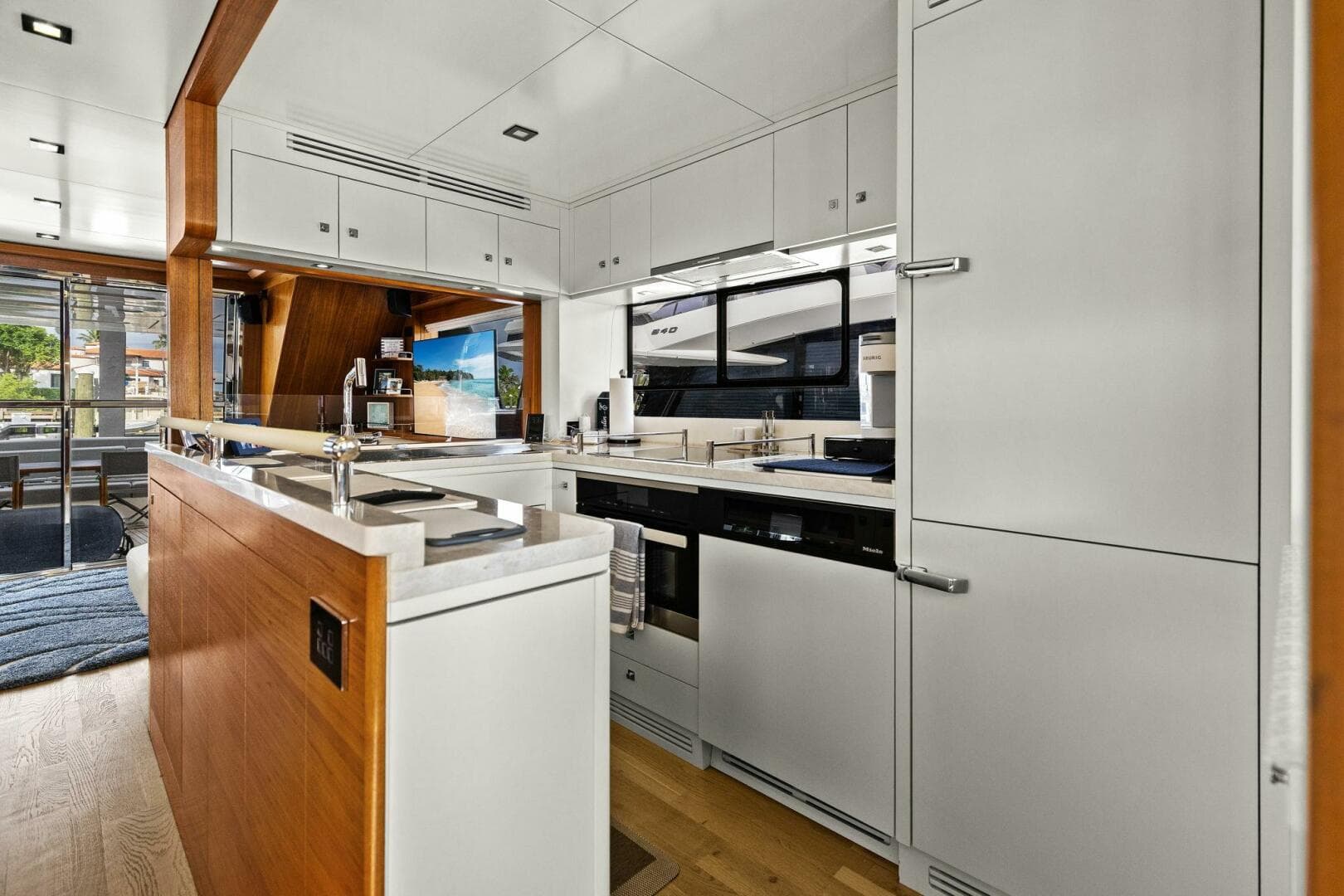 2021 Sirena 64-My — photo 13