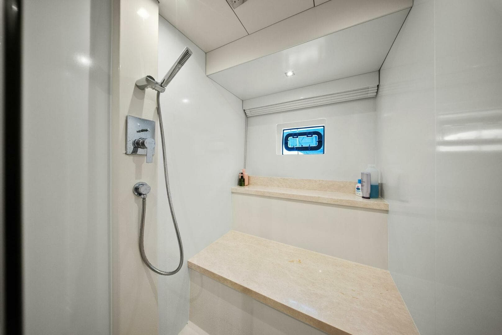 2021 Sirena 64-My — photo 24