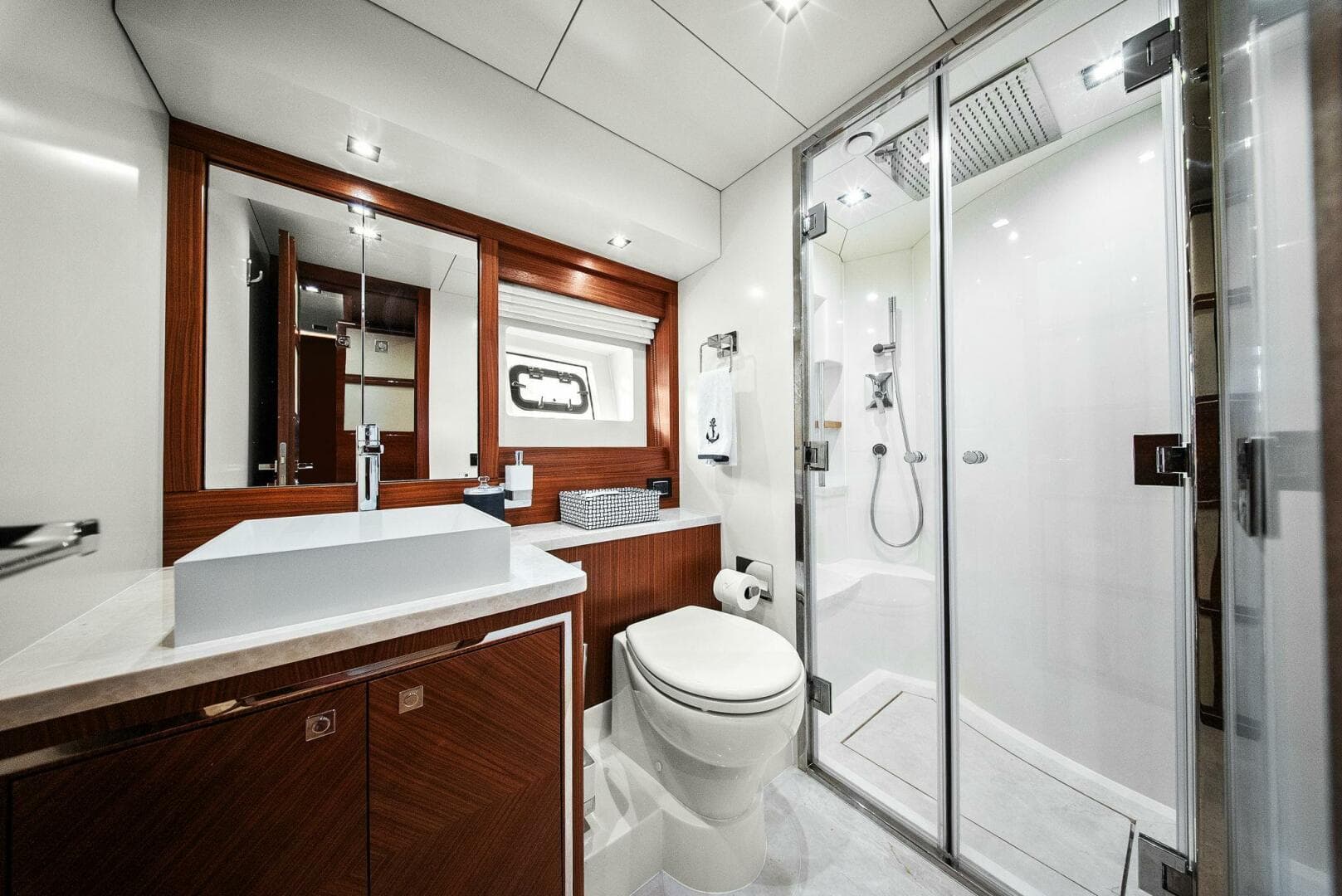 2021 Sirena 64-My — photo 32