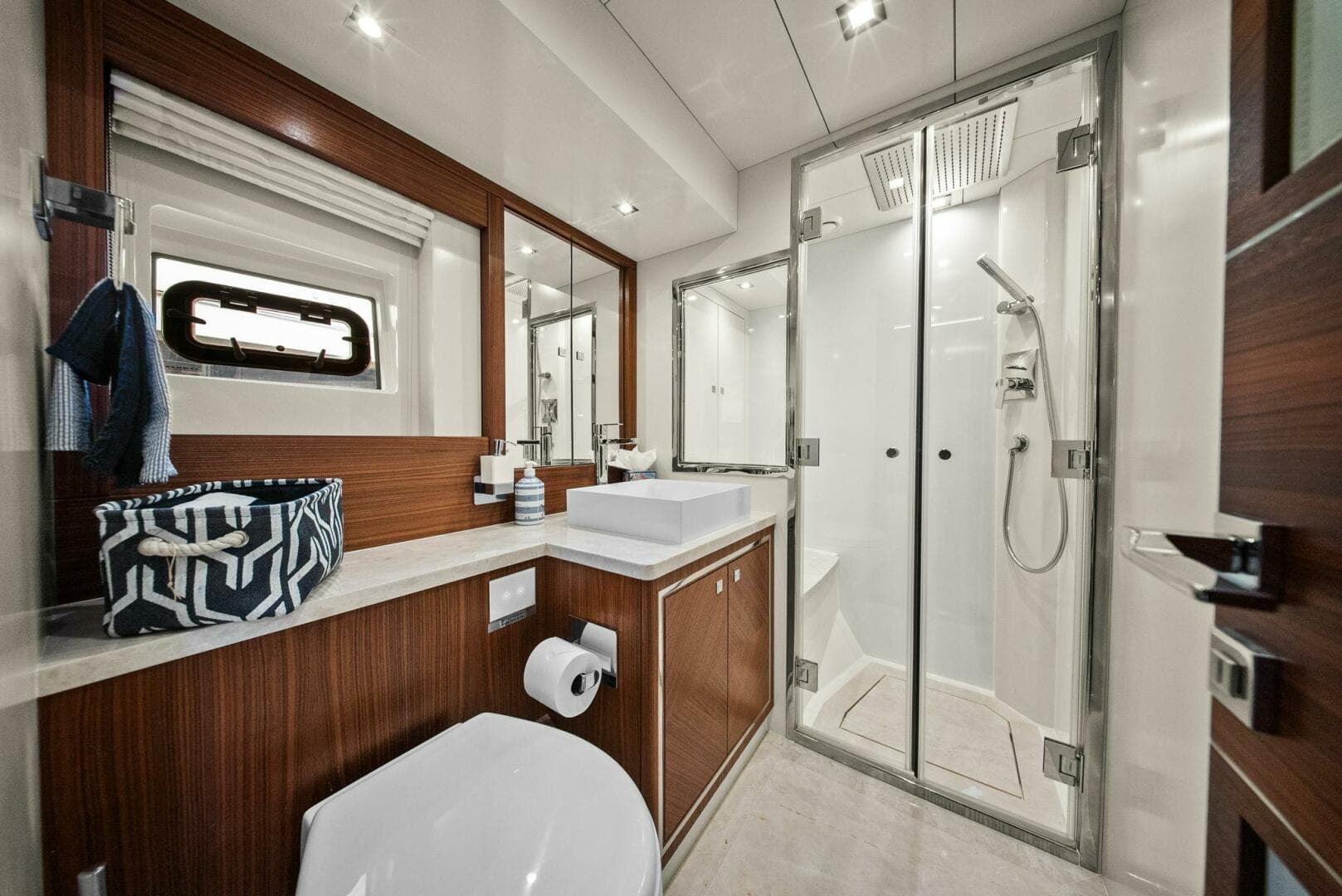 2021 Sirena 64-My — photo 33