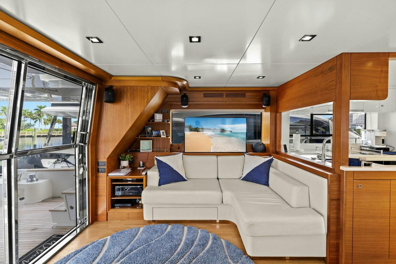 2021 Sirena 64-My — photo 8