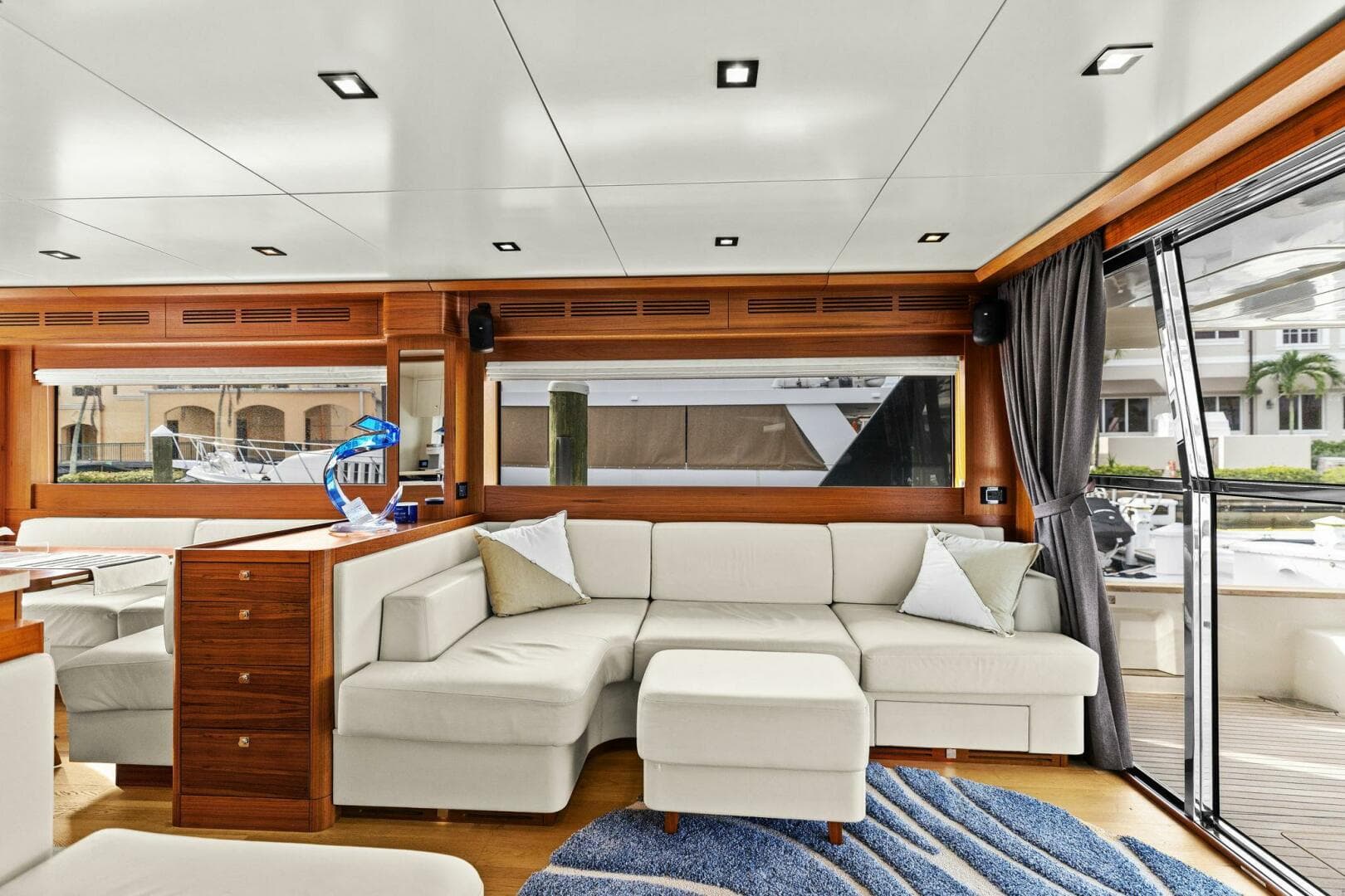 2021 Sirena 64-My — photo 9