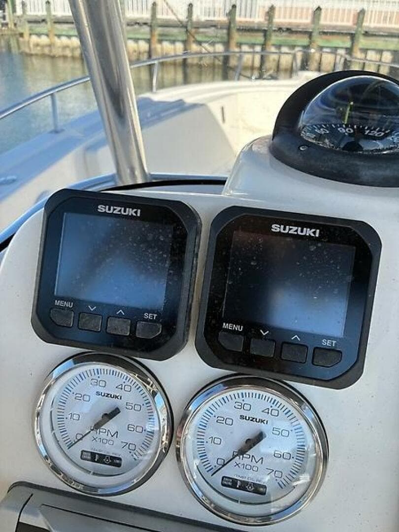 2005 Pursuit 2670 CC — photo 22