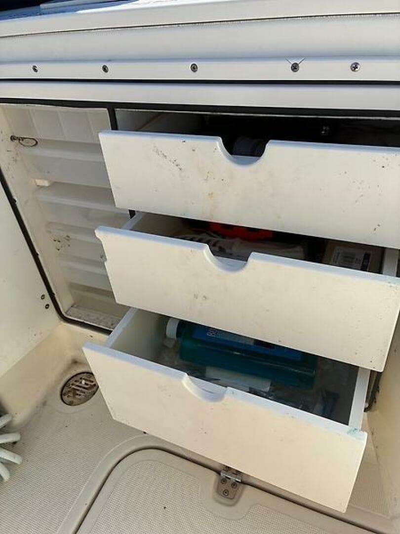 2005 Pursuit 2670 CC — photo 31