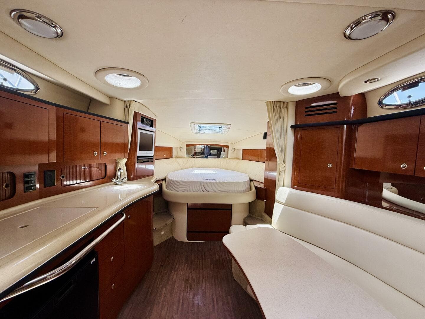 2004 Sea Ray 320 Sundancer — photo 20