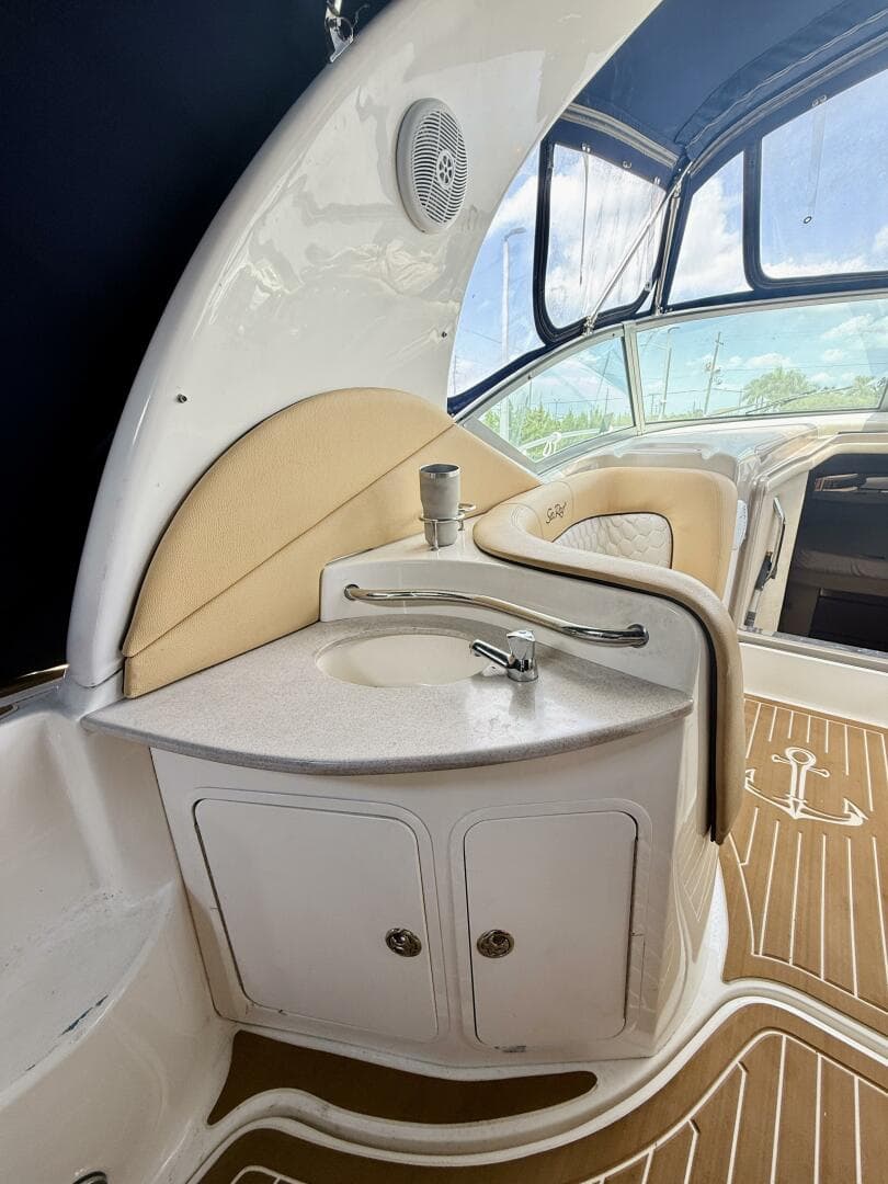 2004 Sea Ray 320 Sundancer — photo 11