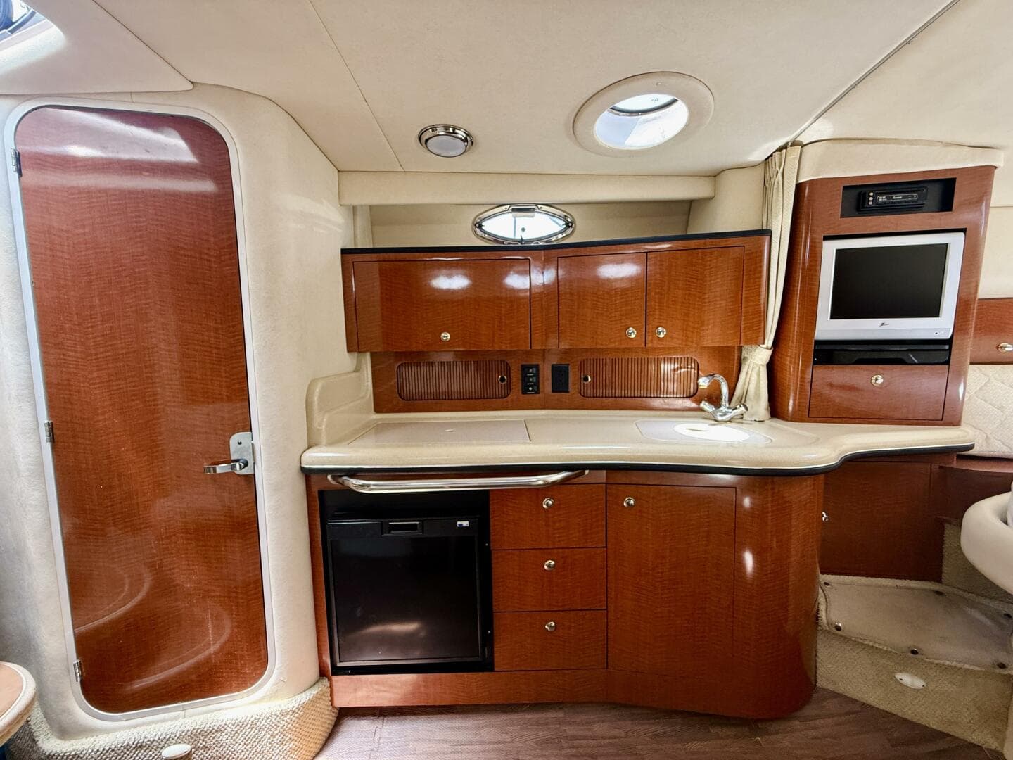 2004 Sea Ray 320 Sundancer — photo 25