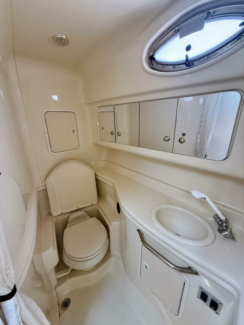 2004 Sea Ray 320 Sundancer — photo 16