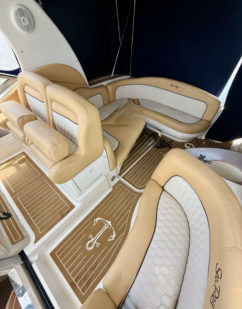 2004 Sea Ray 320 Sundancer — photo 9