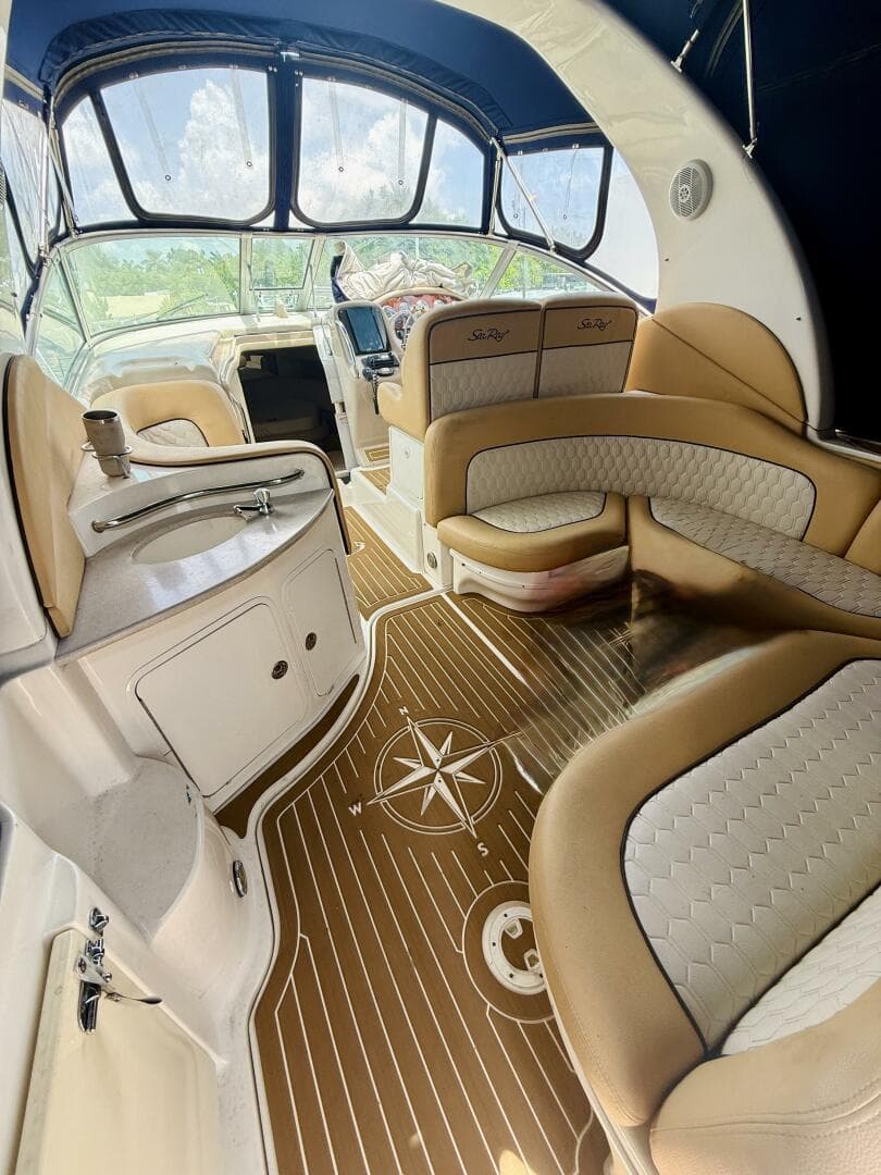 2004 Sea Ray 320 Sundancer — photo 10