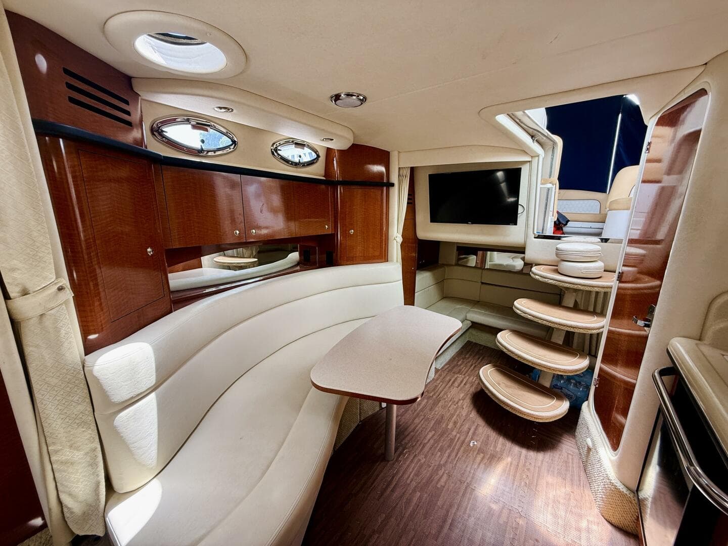 2004 Sea Ray 320 Sundancer — photo 23