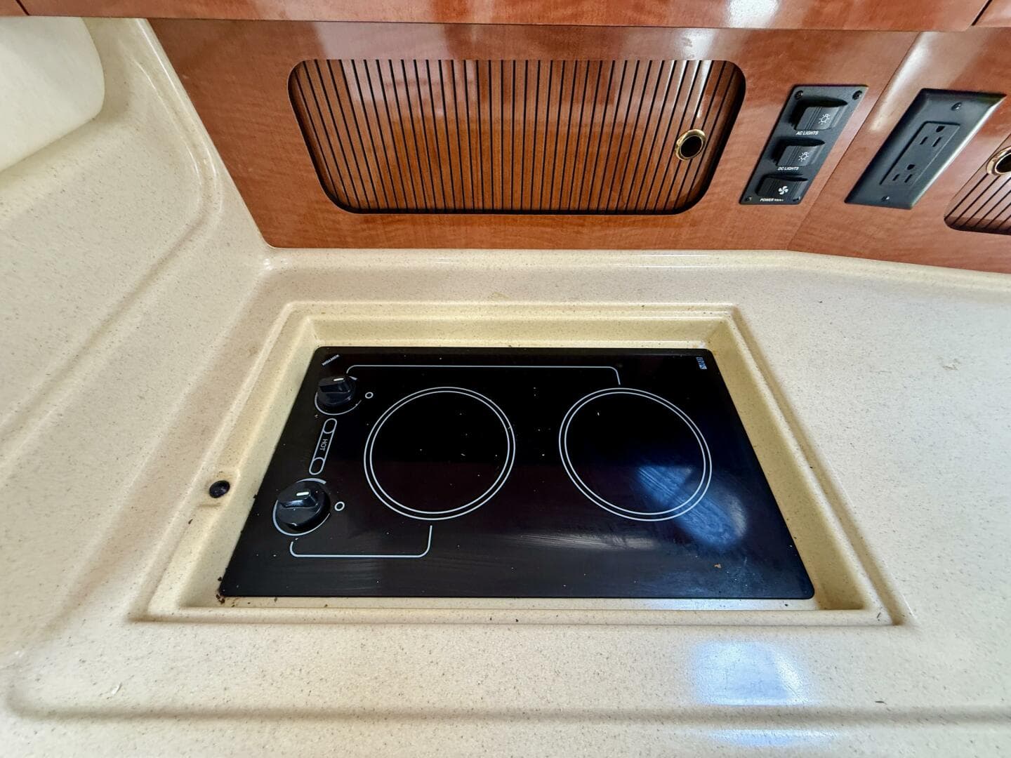 2004 Sea Ray 320 Sundancer — photo 26