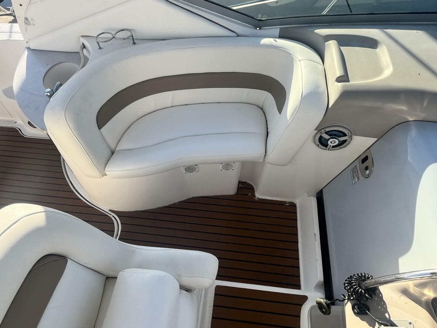 2005 Sea Ray 320 Sundancer — photo 36