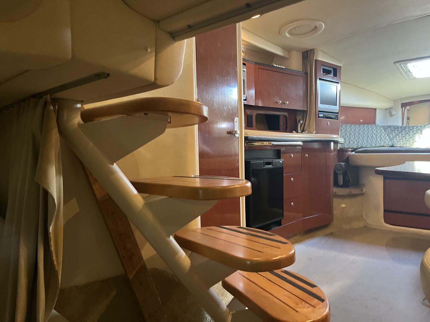 2005 Sea Ray 320 Sundancer — photo 24