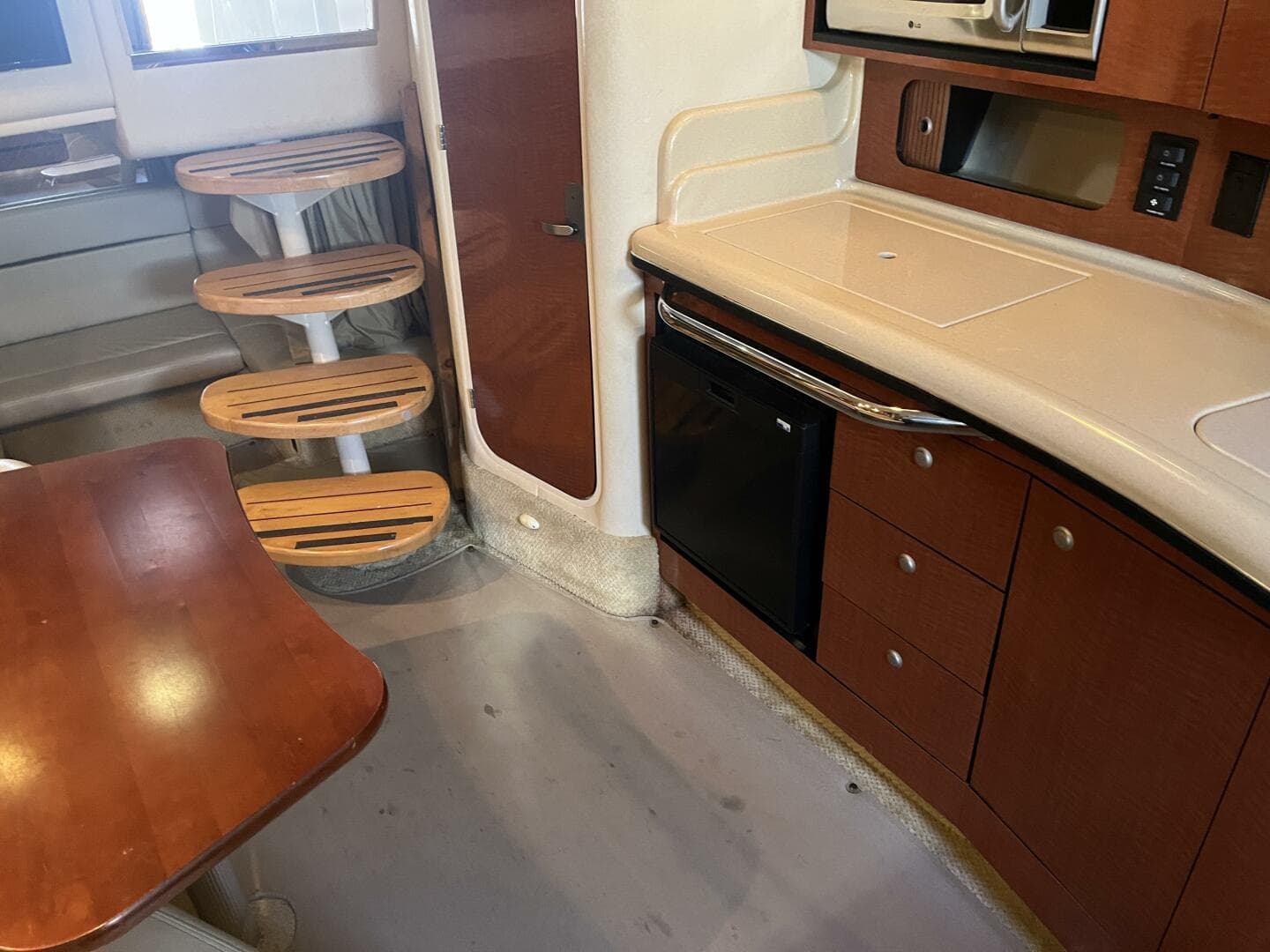 2005 Sea Ray 320 Sundancer — photo 17