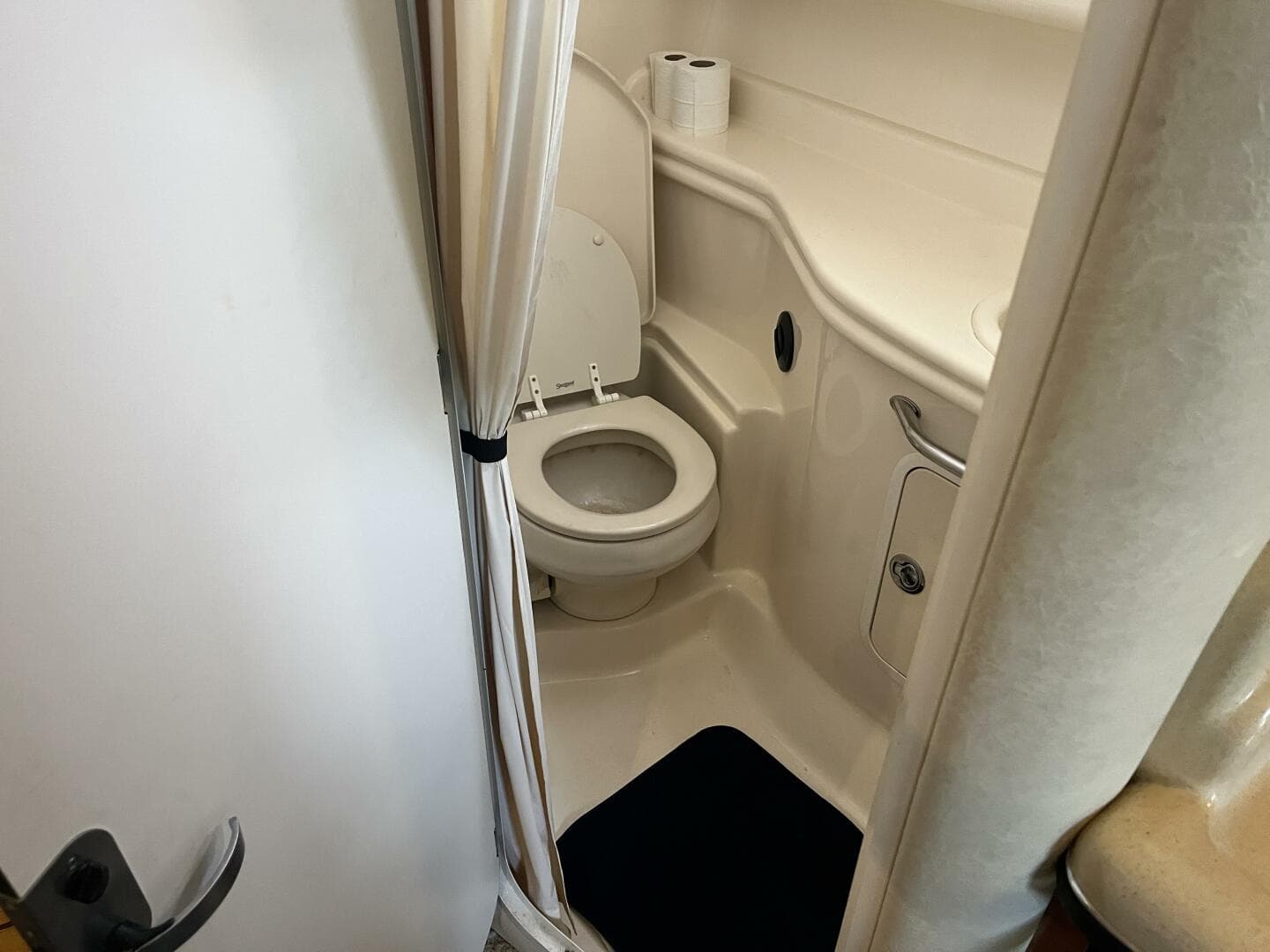 2005 Sea Ray 320 Sundancer — photo 19