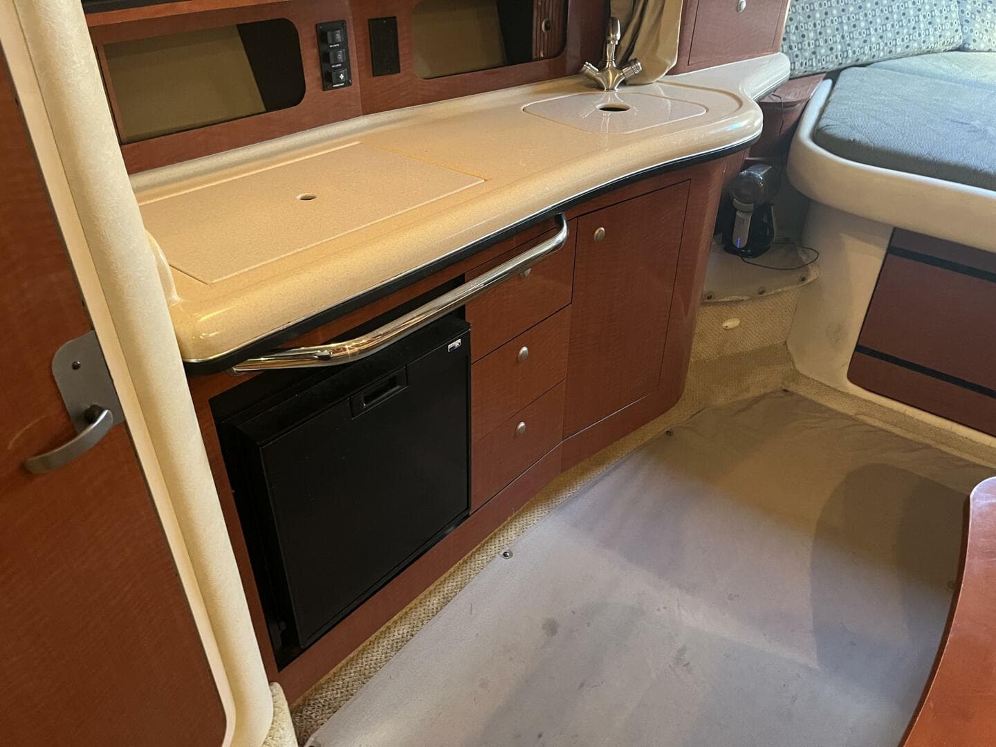 2005 Sea Ray 320 Sundancer — photo 15