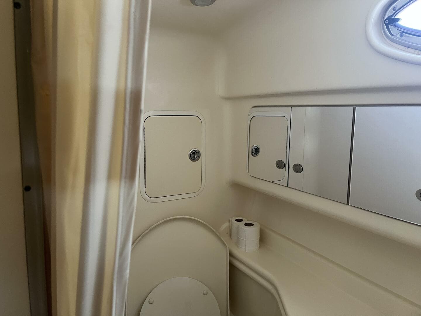 2005 Sea Ray 320 Sundancer — photo 21