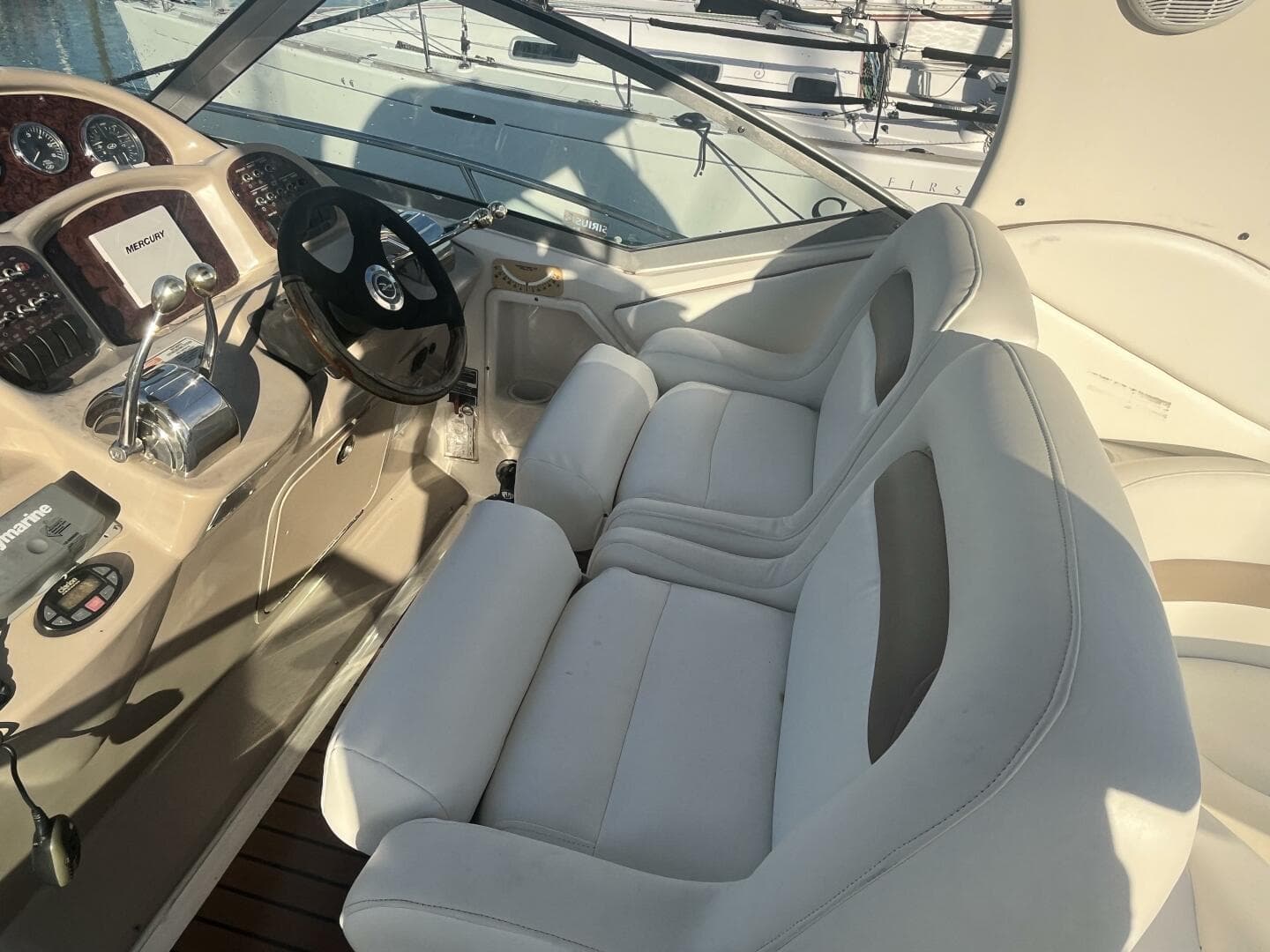 2005 Sea Ray 320 Sundancer — photo 33