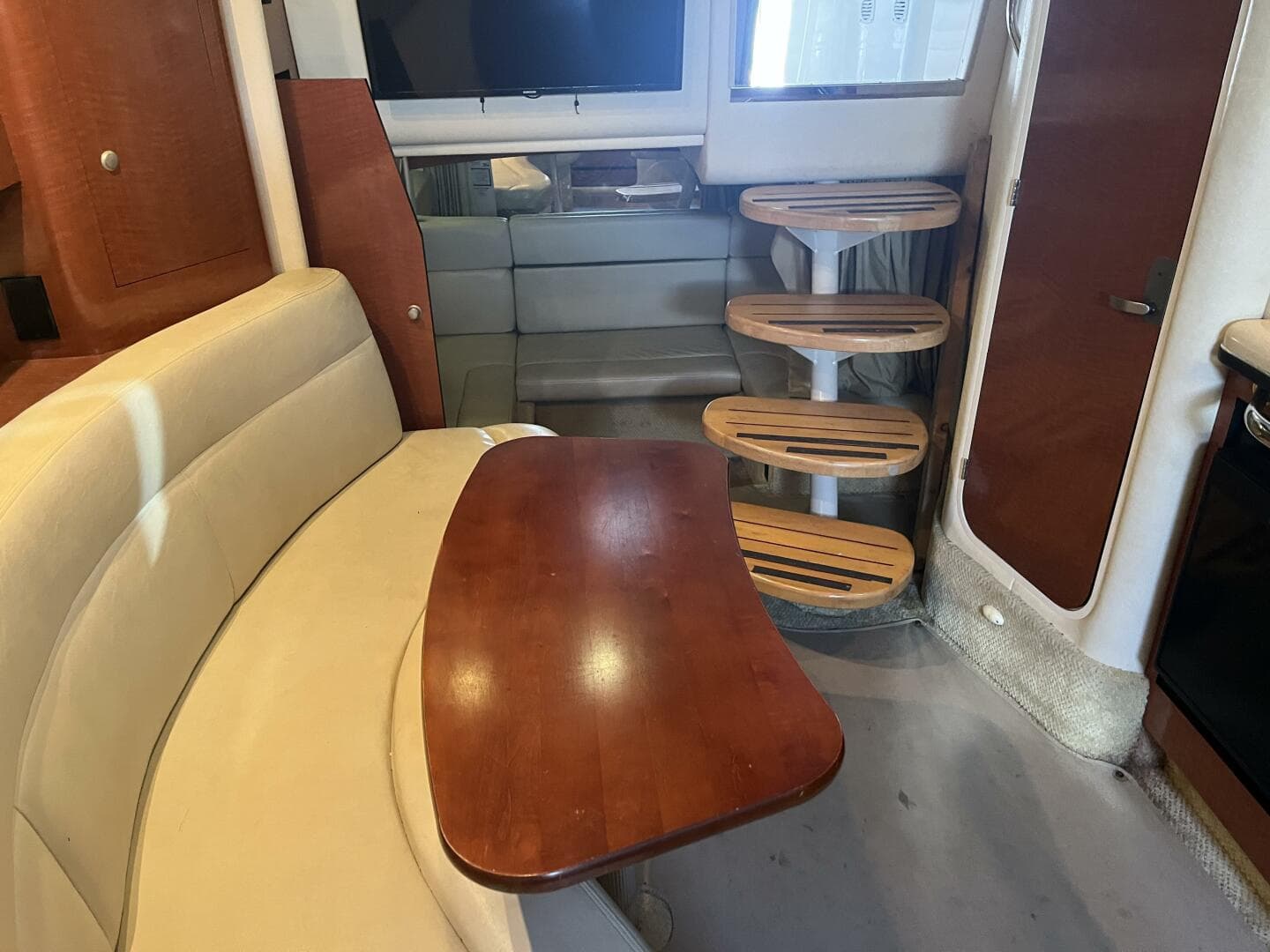 2005 Sea Ray 320 Sundancer — photo 18