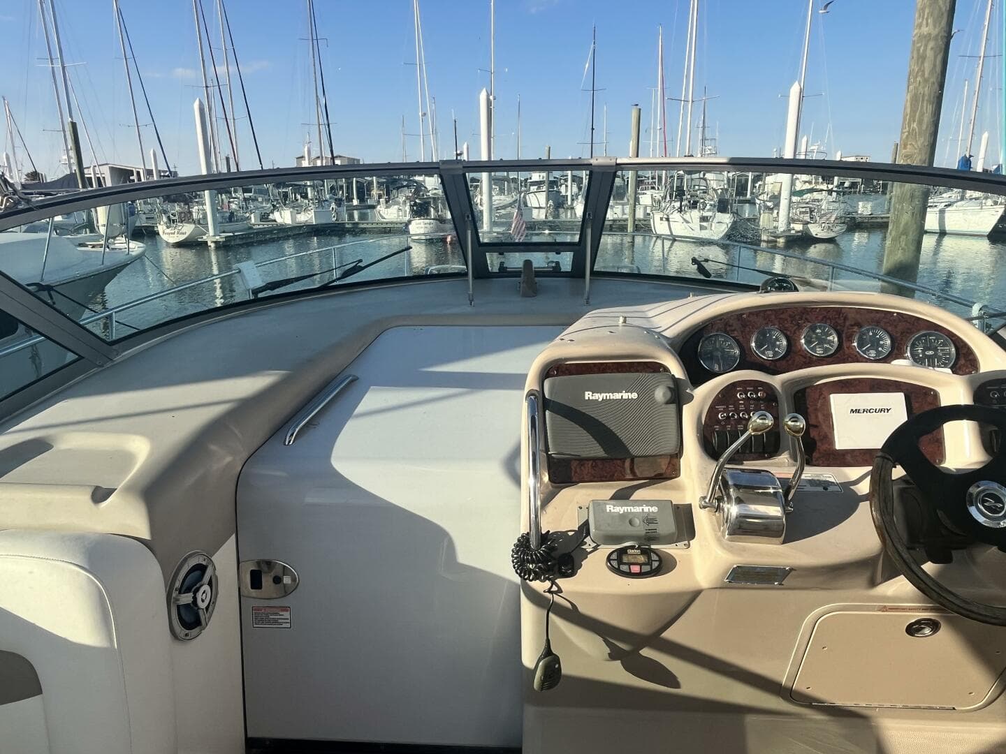 2005 Sea Ray 320 Sundancer — photo 31