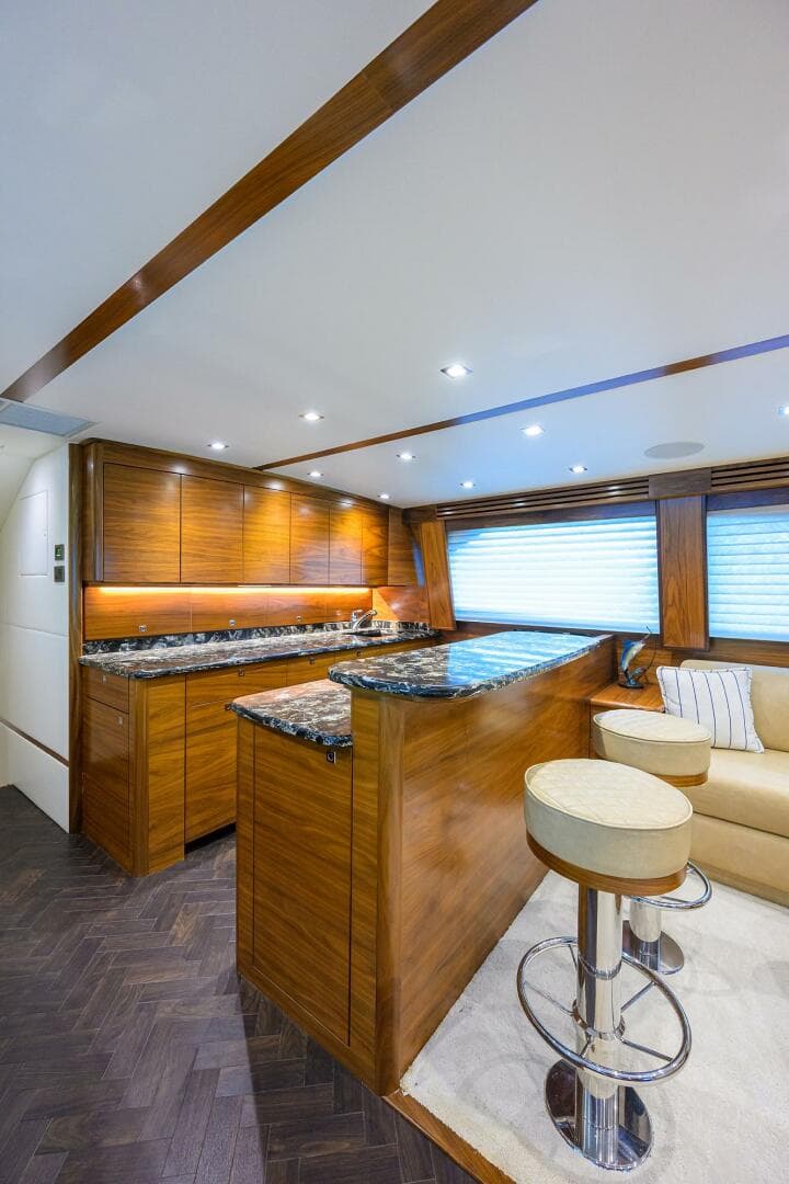 2023 Viking 64 Convertible — photo 10