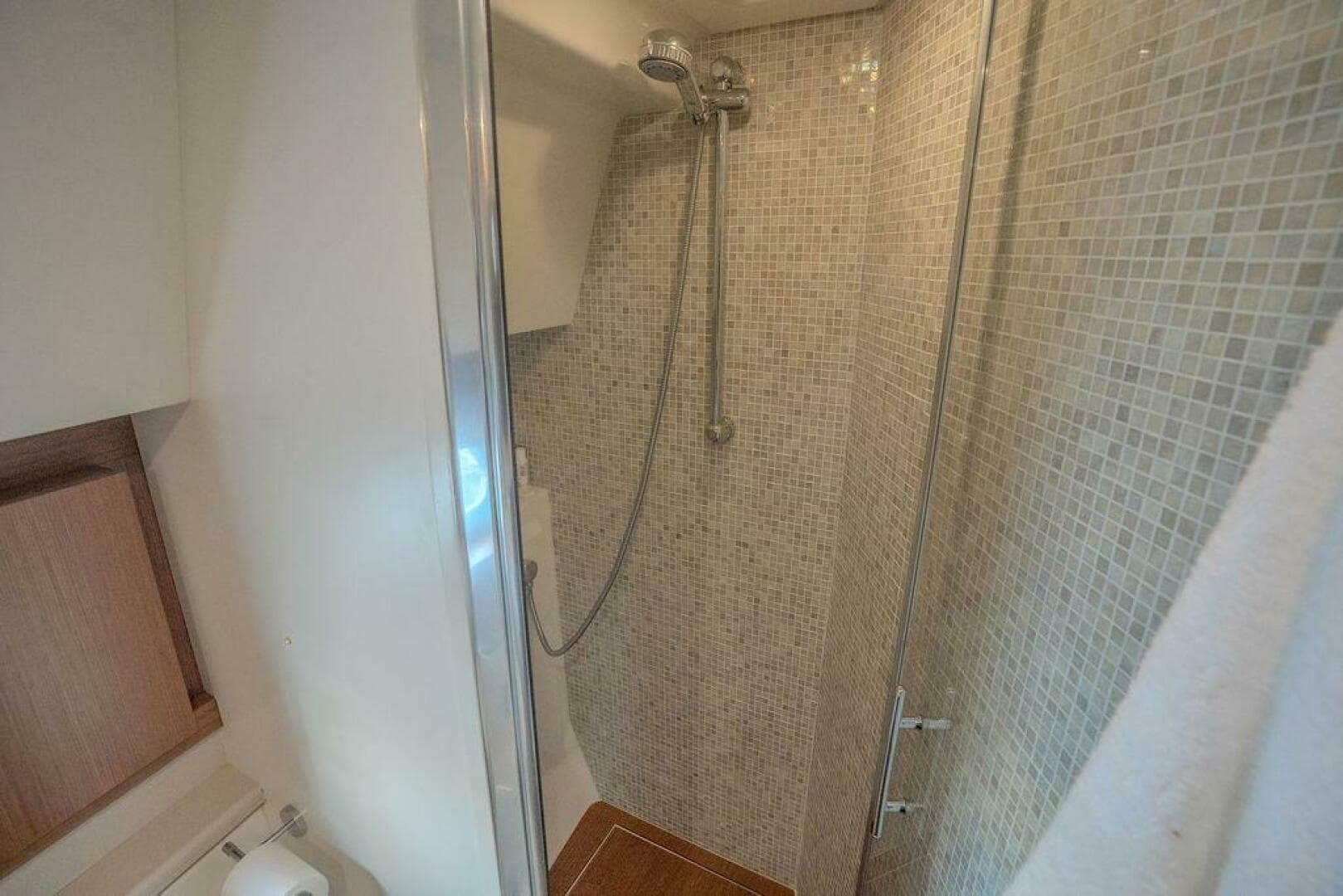 2009 Ferretti Yachts — photo 6