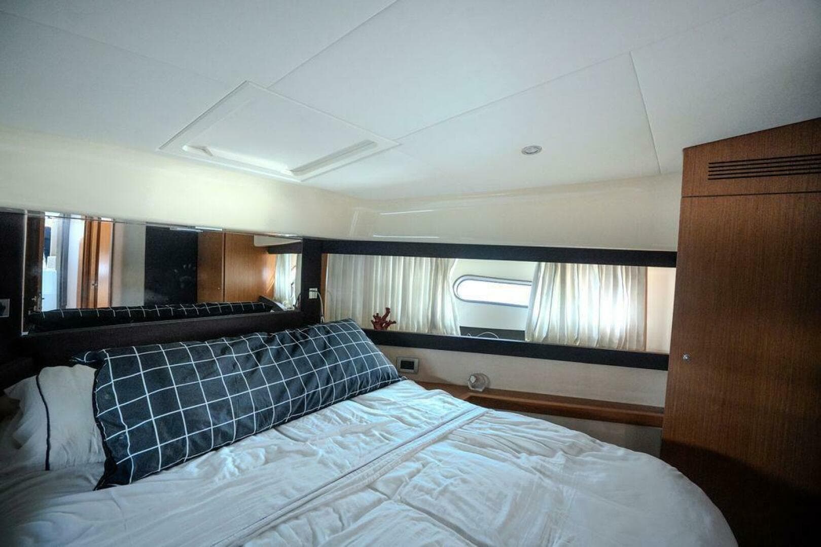 2009 Ferretti Yachts — photo 16