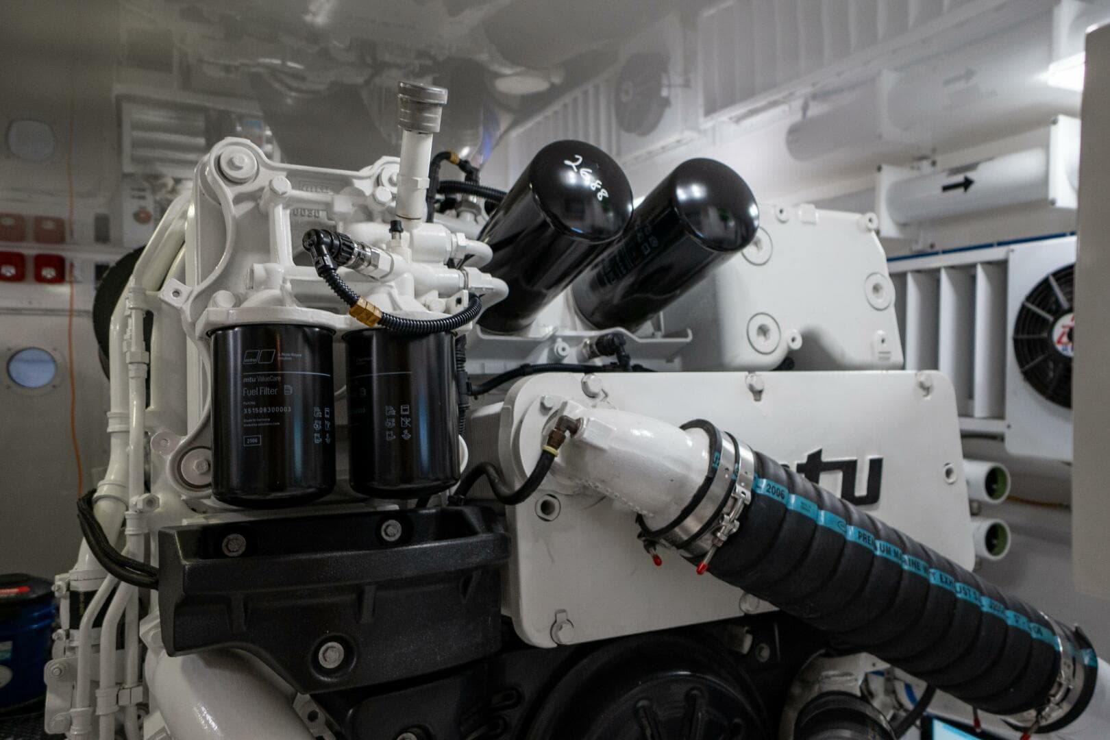 2021 Viking 72 Enclosed Bridge — photo 49