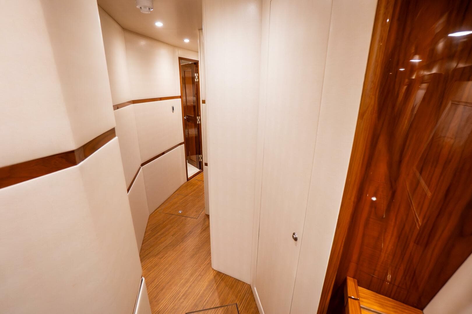 2021 Viking 72 Enclosed Bridge — photo 15