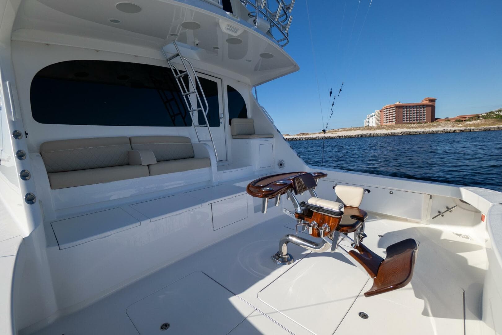 2021 Viking 72 Enclosed Bridge — photo 40