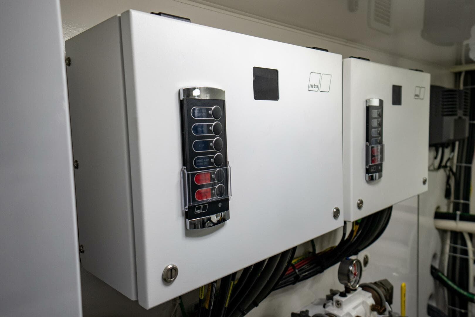 2021 Viking 72 Enclosed Bridge — photo 47