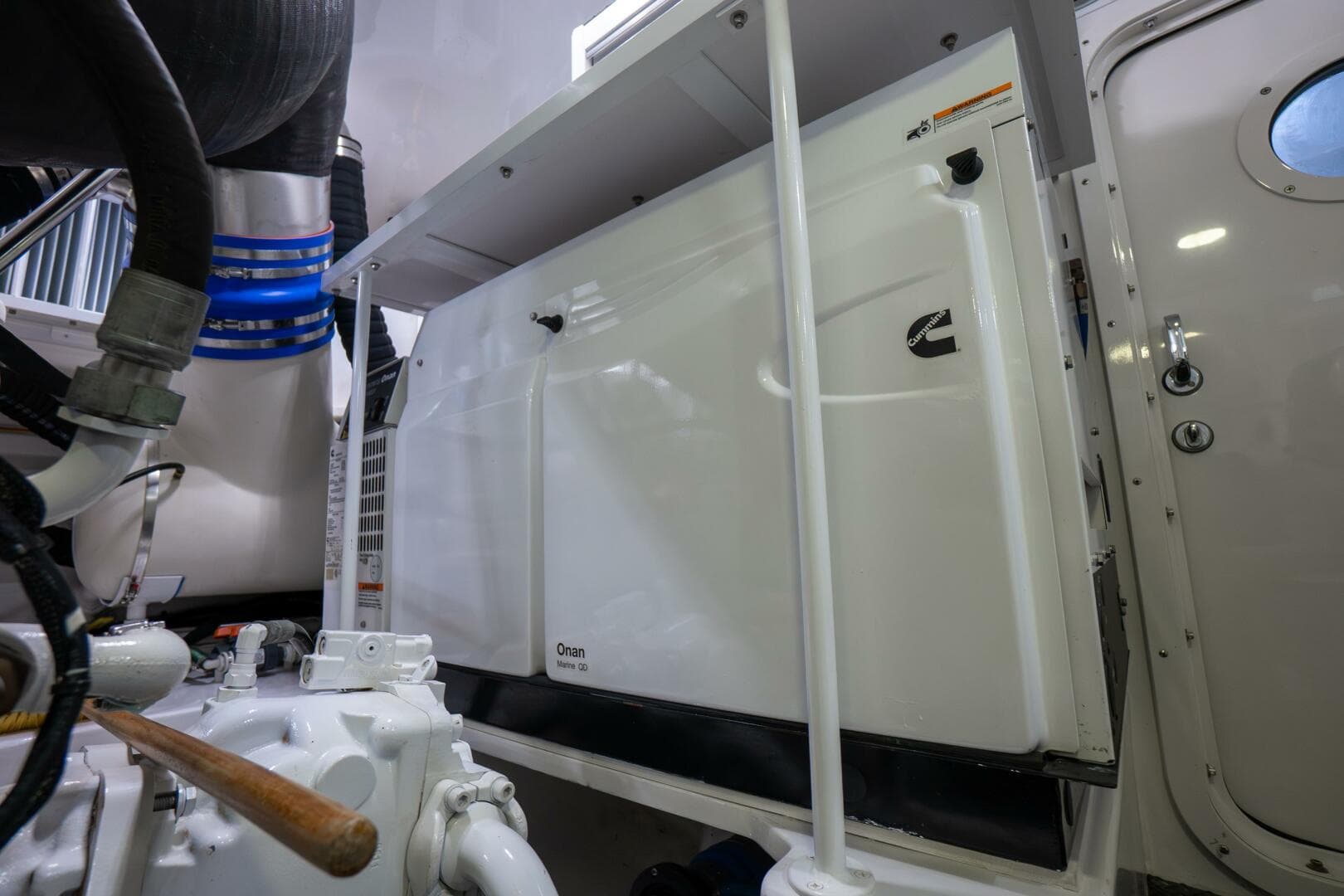 2021 Viking 72 Enclosed Bridge — photo 54