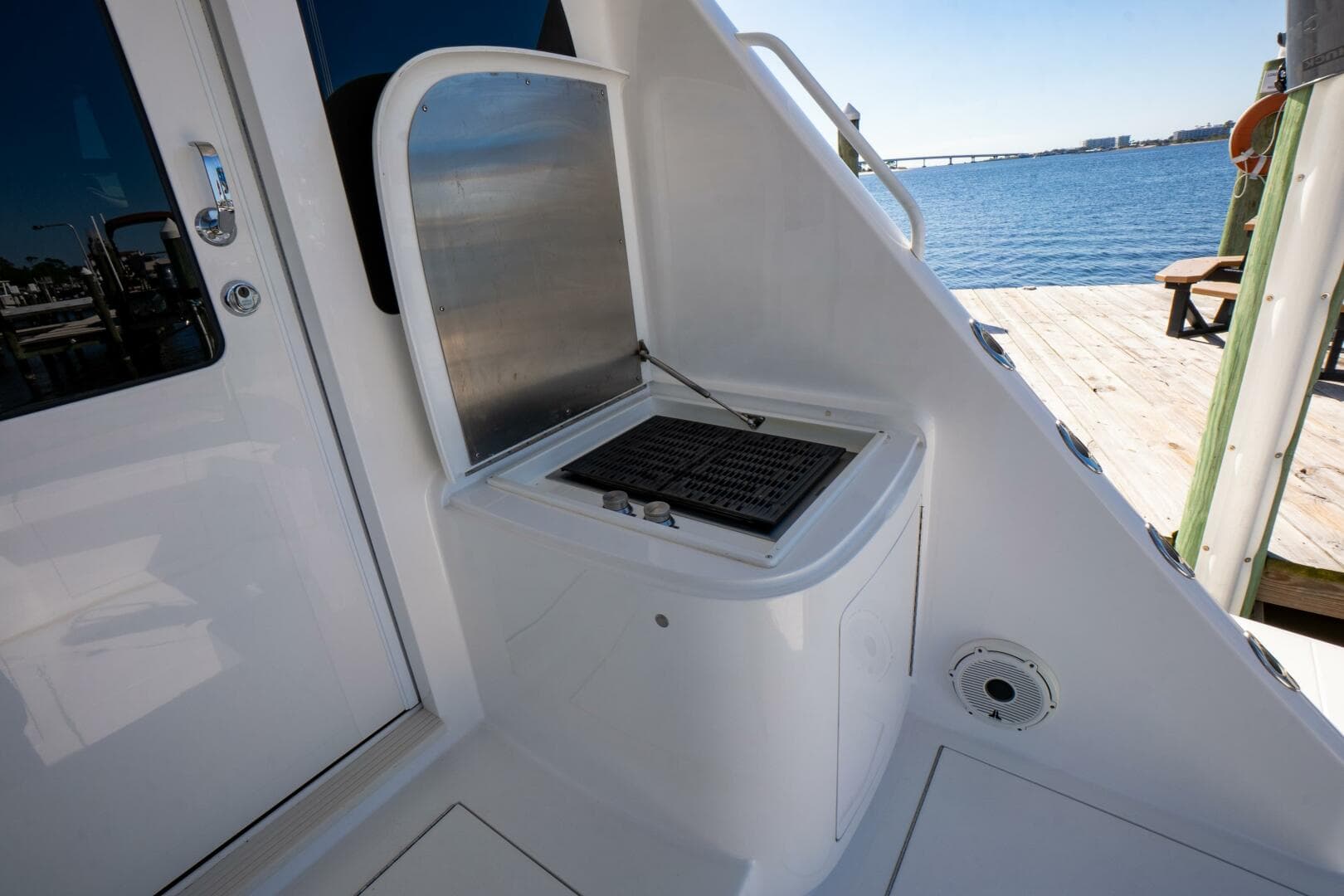 2021 Viking 72 Enclosed Bridge — photo 36