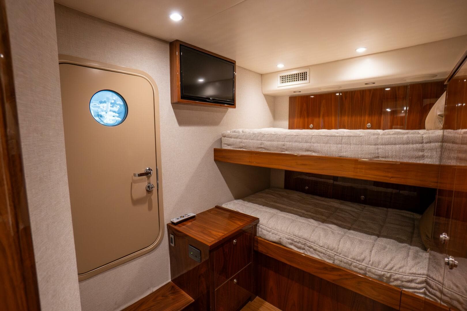 2021 Viking 72 Enclosed Bridge — photo 29