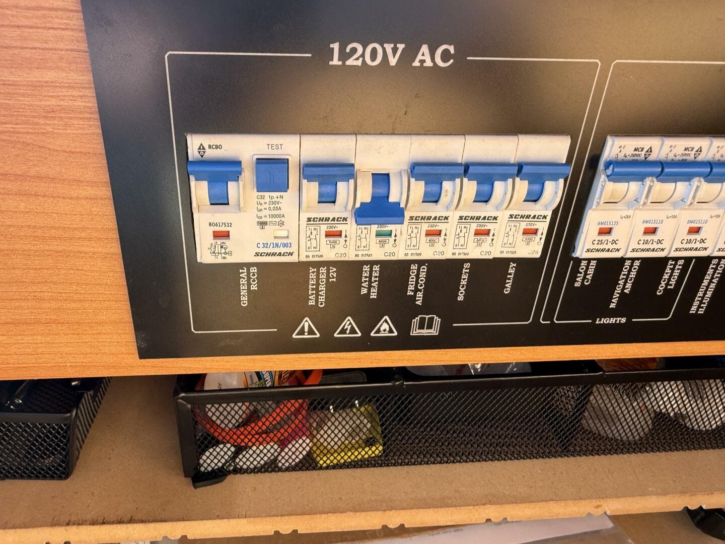 2013 Greenline 33 — photo 27