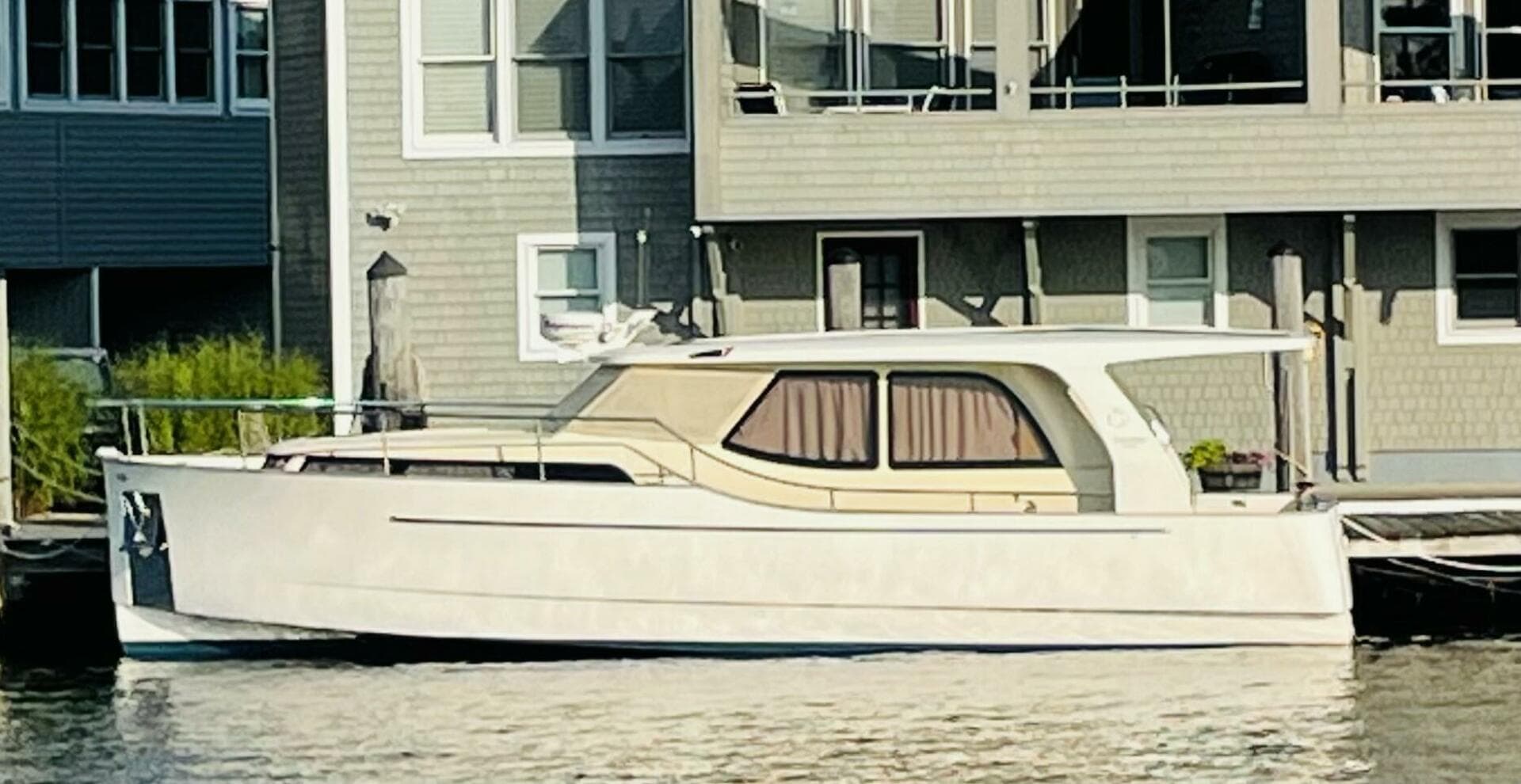 2013 Greenline 33 — photo 2